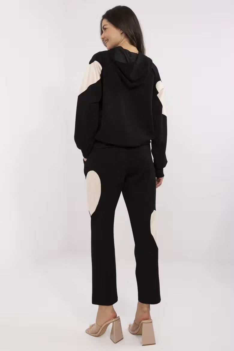 Set de hanorac si pantaloni crop cu detalii cu inima