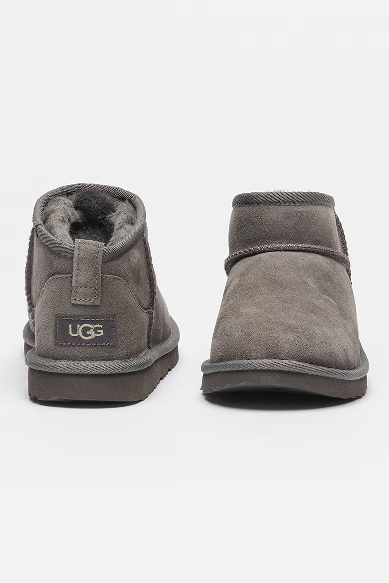 Ghete slip-on rezistente la apa din piele intoarsa Classic Ultra Mini UGG