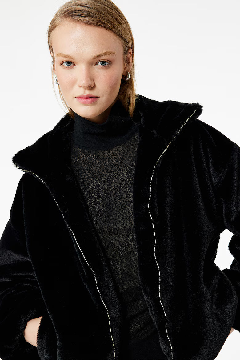 Jacheta din blana sintetica cu buzunare laterale