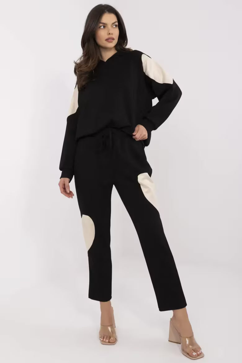 Set de hanorac si pantaloni crop cu detalii cu inima