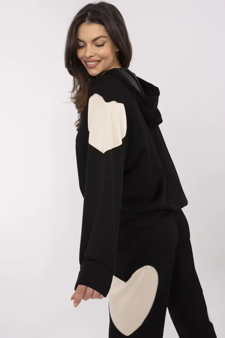 Set de hanorac si pantaloni crop cu detalii cu inima